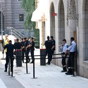 Det råder ett stort polispådrag i centrala Stockholm.