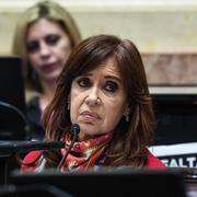 Senatorn och den tidigare presidenten Cristina Fernandez de Kirchner under debatten om lagförslaget. 