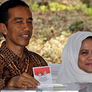 Widodo med hustrun Iriana.