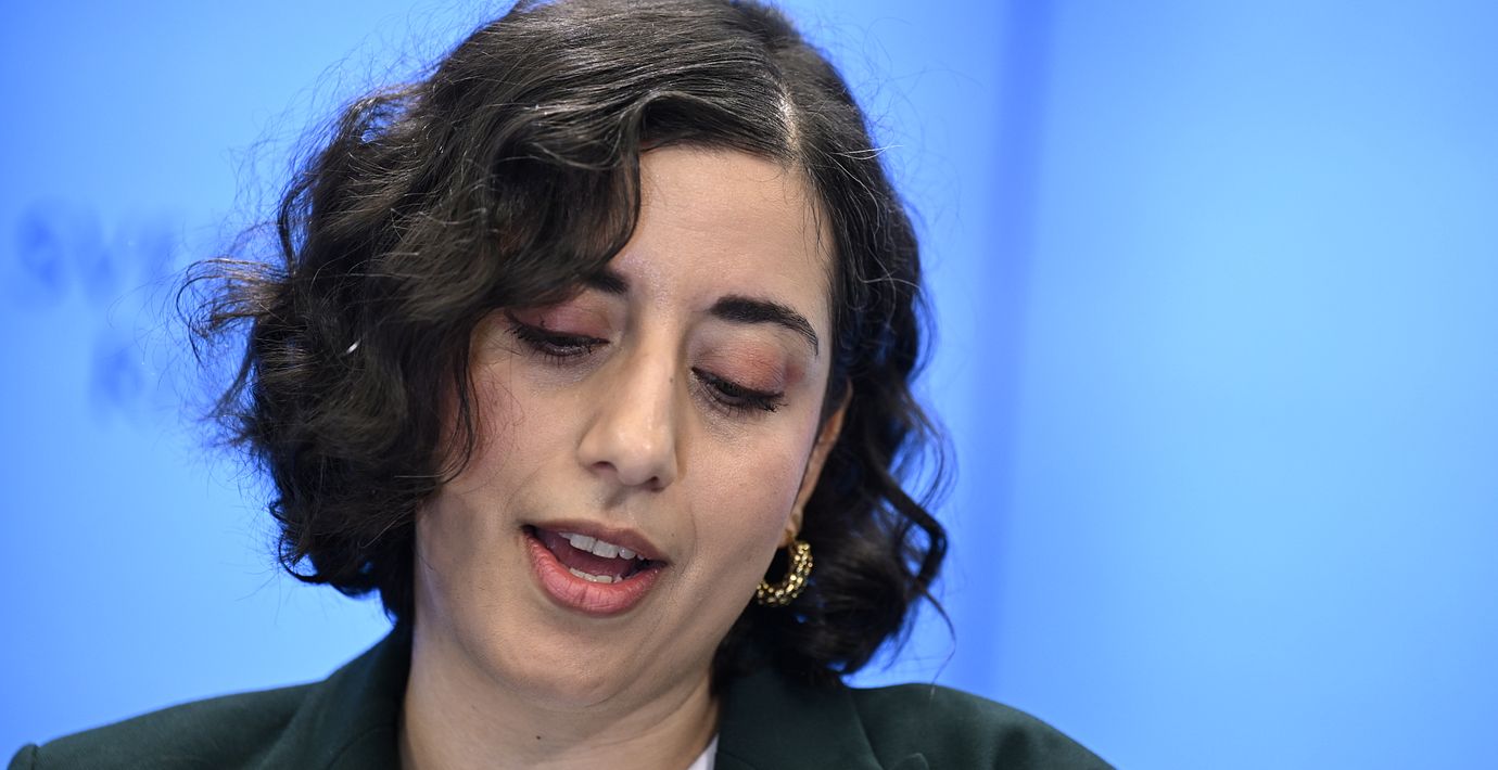 Simona Mohamsson leder ett parti i kris. Den 22 mars avgörs partiets vägval i fråga om SD.