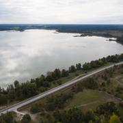 Sjön Tingstäde träsk på Gotland. Sjön tillhandahåller hälften av Visbys dricksvatten.