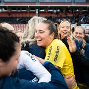 Eskilstuna Uniteds Monica Elisabeth Wilhelm jublar.