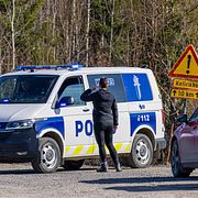 Polis på plats i området där en av drönarna tros ha slagits ner.