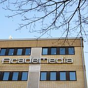 Skolkoncernen Academedias högsta chefer har ett ”prestationsprogram” som till 90 procent fokuserar på ekonomi, rapporterar Ekot.