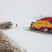 En regionbuss har kört av väg 13 i Sövestad. 