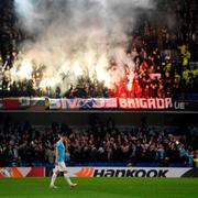 Malmö FF-fansen bränner pyroteknik mot Chelsea.