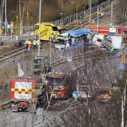 En gasbuss krockade med ett tåg vid Lillhagen på Hisingen i Göteborg på måndagsmorgonen.