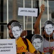 Brasilianska demonstranter som stöder Edward Snowden