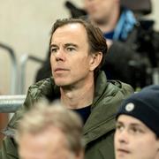 Karl-Johan Persson i publiken under en match med favoritlaget Djurgården.