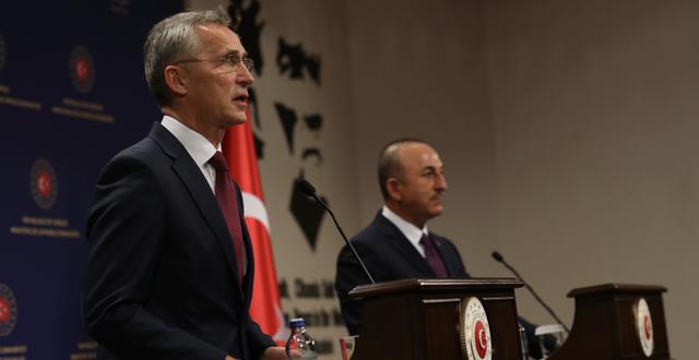 Natochefen Jens Stoltenberg och Turkiets utrikesminister Mevlut Cavusoglu. Burhan Ozbilici / AP