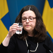  Kristina Axén Olin (M) och utbildningsminister Anna Ekström (S).