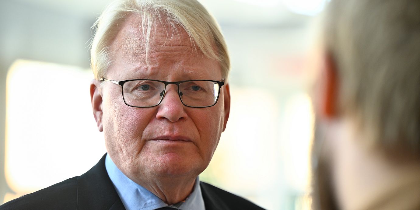 Peter Hultqvist (S), Socialdemokraternas försvarspolitiska talesperson, kommenterar Expos avslöjande om en SD-tjänsteman i riksdagen som spridit proryska budskap på lördagen.