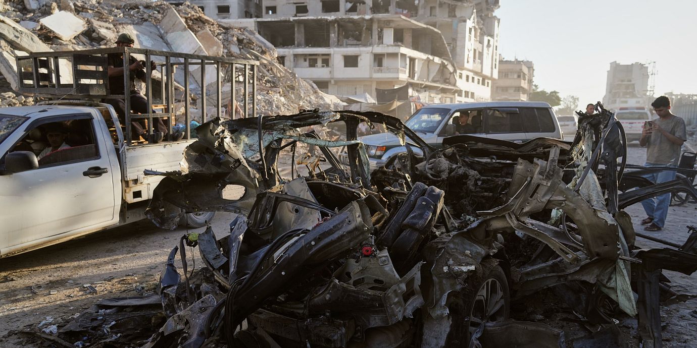 Bilden togs efter en israelisk attack mot Gaza stad på söndagen.