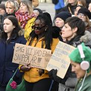 Manifestationen "Vi vet vad en snippa är" på Medborgarplatsen i Stockholm.