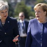 Arkivbild: Storbritanniens och Tysklands ledare Theresa May och Angela Merkel.