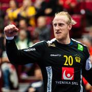 Mikael Appelgren knyter näven.
