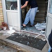 Entrédörren slogs sönder på boendet i Lindås.