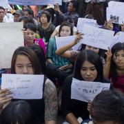 Demonstranter protesterade utanför Thailands ambassad i Burma.