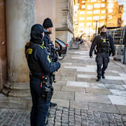 Polis utanför Köpenhamns tingsrätt.