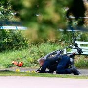 Polis på plats efter att en person skjutits till döds i stadsdelen Berga i Linköping, 20240813.