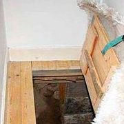 Den egenbyggda källarhålan.