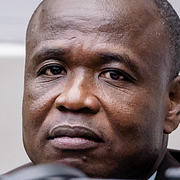 Domarna Reine Alapini-Gansou, Luz del Carmen Ibanez Carranza, Solomy Balungi Bossa och Gocha Lordkipanidze till vänster, till höger Dominic Ongwen. Internationella domstolen i Haag den 15 december 2022. 