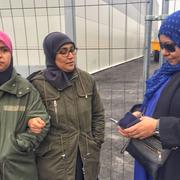 Madiha Ghanim, Hayat Boudden och Laila Nekach har samlats för att sörja moskébranden i Örebro.