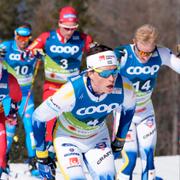 William Poromaa, Johannes Høsflot Klæbo, och Jens Burman under loppet 