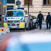 Polisen på plats vid NTI-gymnasiet.