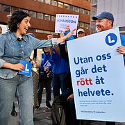 Liberalernas partiledare Simona Mohamsson presenterar partiets slutspurtskampanj på Sergels torg i Stockholm.
