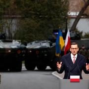 Zelenskyj och Morawiecki i Warszawa, bild från april  Michal Dyjuk / AP