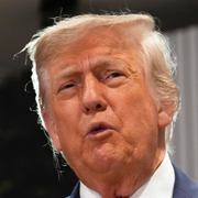 Donald Trump uppmanar Iran att sätta sig vid förhandlingsbordet. 