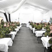 Lunch på Camp Valdemar i Lettland då den svenska bataljonen under sex månader ingår i Natos multinationella styrka.