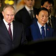 Vladimir Putin och Vietnams vice premiärminister Tran Hong 