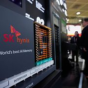 En modell av SK Hynix A model of SK Hynix högbandbreddsminne (HBM).