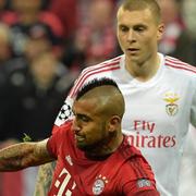 Bayerns Arturo Vidal och Benficas Victor Nilsson Lindelöf.