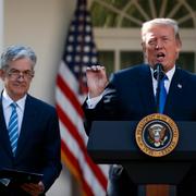 Jerome Powell och Donald Trump. 