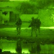 Brittiska soldater patrullerar i Irak 2005.