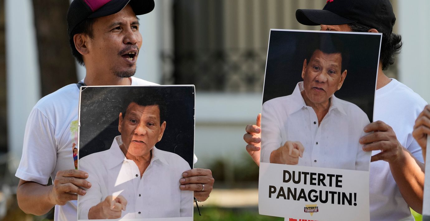 Demonstranter utanför ICC i Haag. 