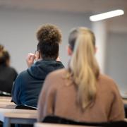 Studenter genomför högskoleprovet. 