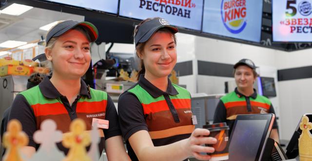 Burger King-restaurang i S:t Petersburg.  Shutterstock
