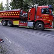 Räddningstjänsten på plats vid skogsbranden vid Olsbenning mellan Avesta och Norberg. 