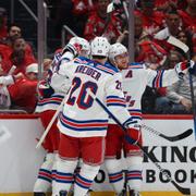 New York Rangers spelare jublar efter ett mål i natt.