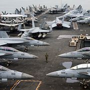 Amerikanska stridsplan ombord USS Abraham Lincoln.
