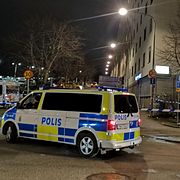 En man i 25-årsåldern sköts till döds i Tensta på lördagskvällen.