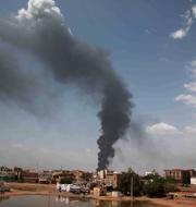Rök över Khartoum, Sudan. Arkivbild från juni. AP