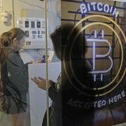 Illustration: Bitcoin-bankomat i Hongkong.