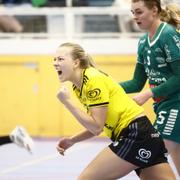  Sävehofs Nina Koppang jublar efter straffmål
 under fredagens semifinal. 