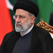 Israelisk militär. Irans president Ebrahim Raisi.