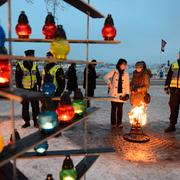 Ljuslyktor har tänts på Raoul Wallenbergs torg i Stockholm under en ceremoni på FN:s officiella minnesdag för Förintelsens offer. 